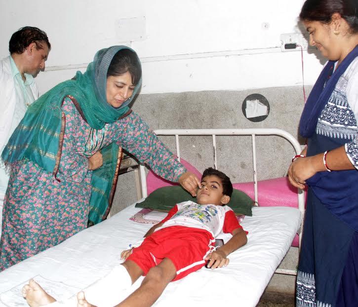 CM conducts surprise check of GMC Hospital, other health institutions in Jammu